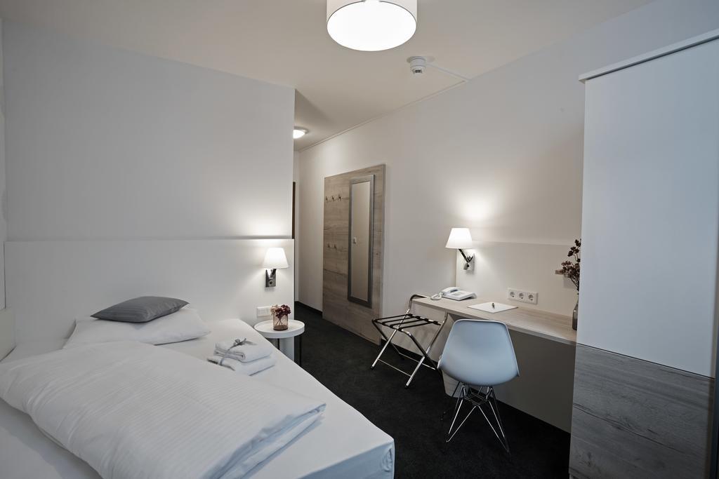 Hotel Alter Wirth Geretsried Exterior photo