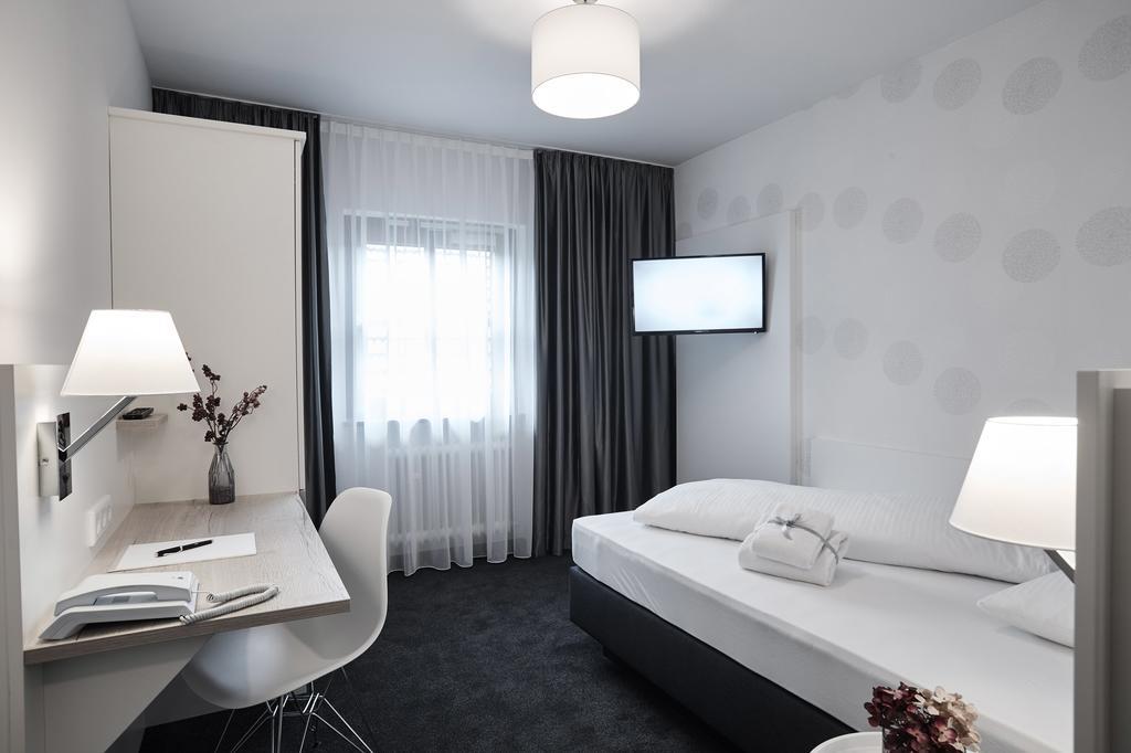 Hotel Alter Wirth Geretsried Exterior photo